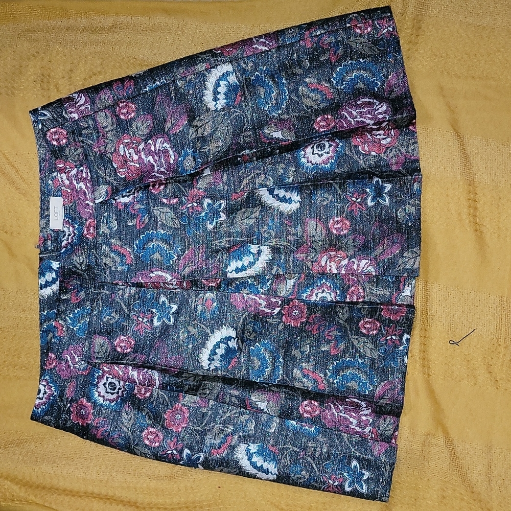 Shimmery Floral Pleated Skirt